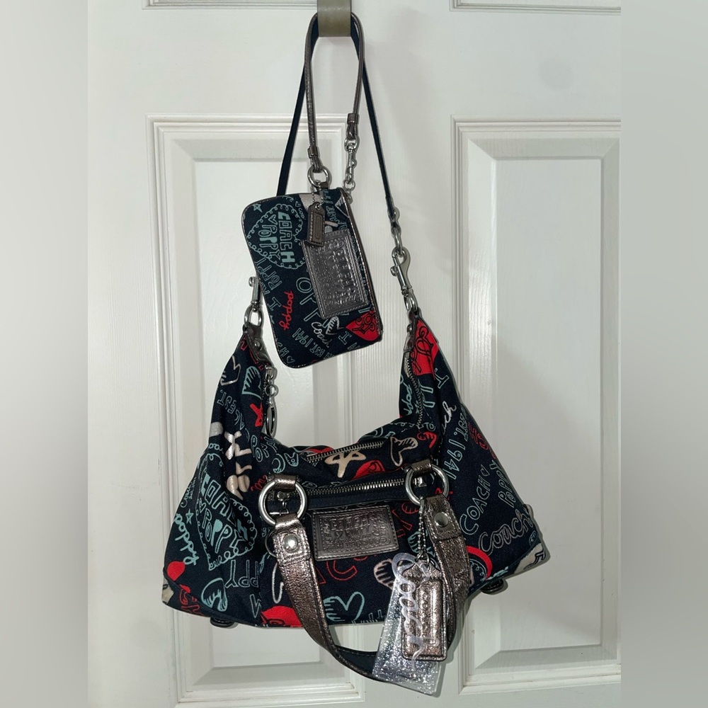 🖤❤️🖤 Coach Poppy Graffiti Black, Red, and Silver bag and matching wristlet